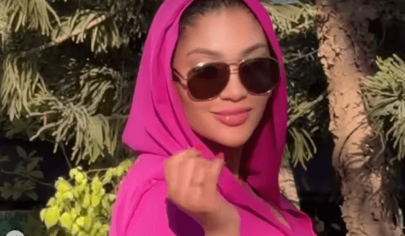 (Vidéo) : Adja Diallo bombesque dans un ensemble rose