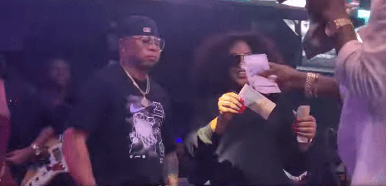 (Vidéo)- Soirée : Amina Poté et son époux arrosent encore Wally de billets