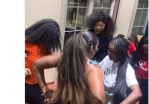(Vidéo) : Quand Sara apprend aux actrices de Cœurs Brisés à danser le « Funana »