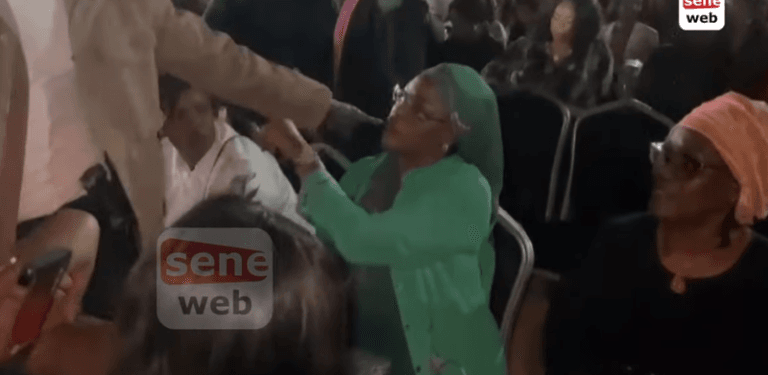 (Vidéo) – Grand Bal Vip de Youssou Ndour : Marième Faye Sall dans le public en mode enjoy