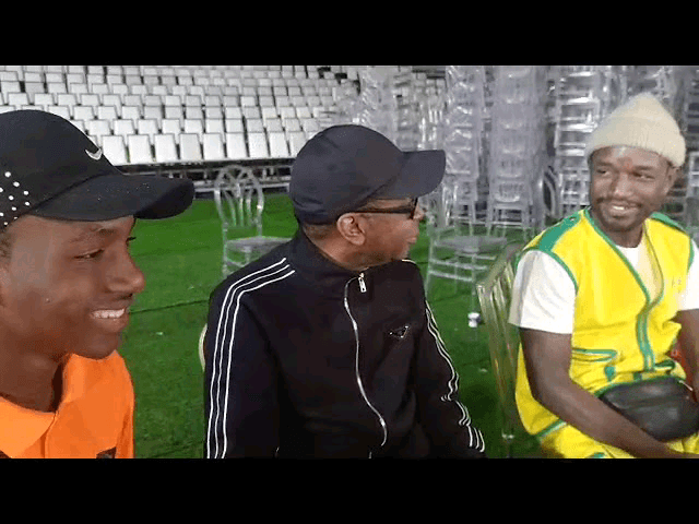 La rencontre intéressante entre Youssou Ndour et 2 jeunes vendeurs de « wass »