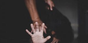 Kawtef – Toubab Dialaw: L’émigré fracture le bras de son épouse à cause…