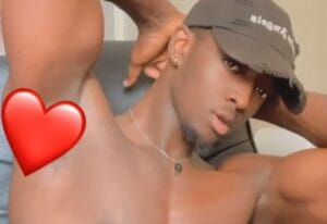 (Photos)- Le chanteur Dane Lunik affiche ses superbes abdos, les filles tombent en transe