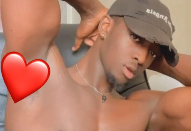 (Photos)- Le chanteur Dane Lunik affiche ses superbes abdos, les filles tombent en transe