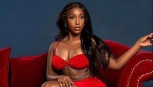 (Photos)- Jupe fendue jusqu&rsquo;en haut de la cuisse: Le style audacieux d’Aissatou captive ses followers