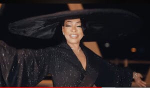 (Vidéo) : Viviane organise une vente aux enchères de ses robes dans le clip « Sopé yi »