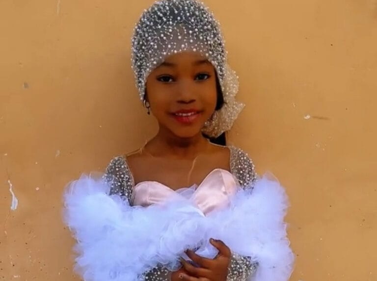 Arrêt sur image – Mardi Gras : Cette gamine copie le style de Viviane