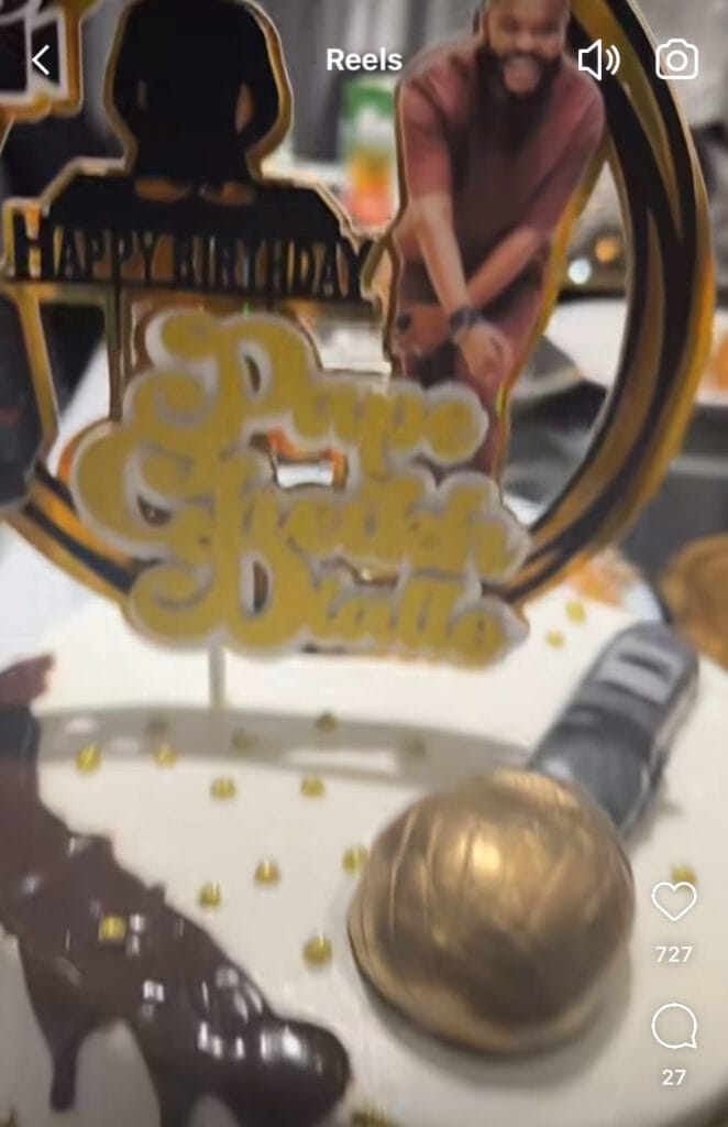 (Vidéo) – Saint Valentin et Anniversaire : Pape Cheikh Diallo reçoit un incroyable gâteau