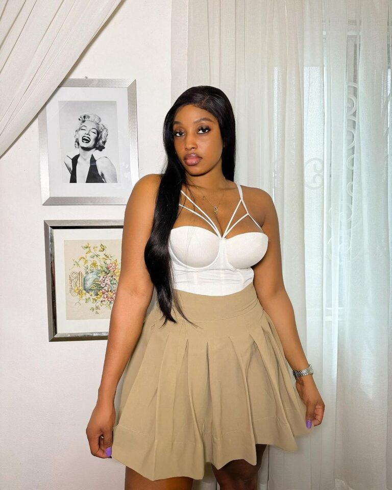 Abidemi Awotale est divine en crop-top mini-jupe, elle affiche son corps de bombe (Photos=
