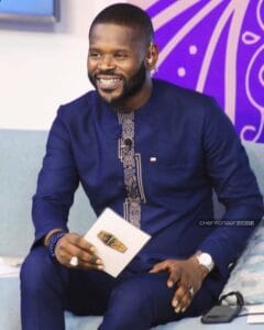 (Photos)- Pape Cheikh Diallo sublime en costume africain
