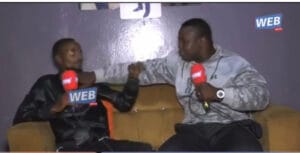 (Vidéo)- Le garde du corps de Pape Diouf a sauvagement battu un présentateur de Webinfo