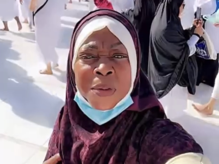 (Vidéo)- Après Viviane Chidid, Aby Ndour débarque à La Mecque.