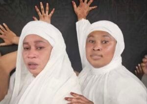 (Photo) – Aïda Samba et sa co-épouse en pèlerinage à la Mecque.
