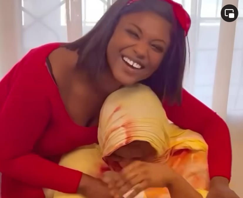 8 mars – Mia Guissé fait pleurer sa mère. Découvrez son incroyable cadeau