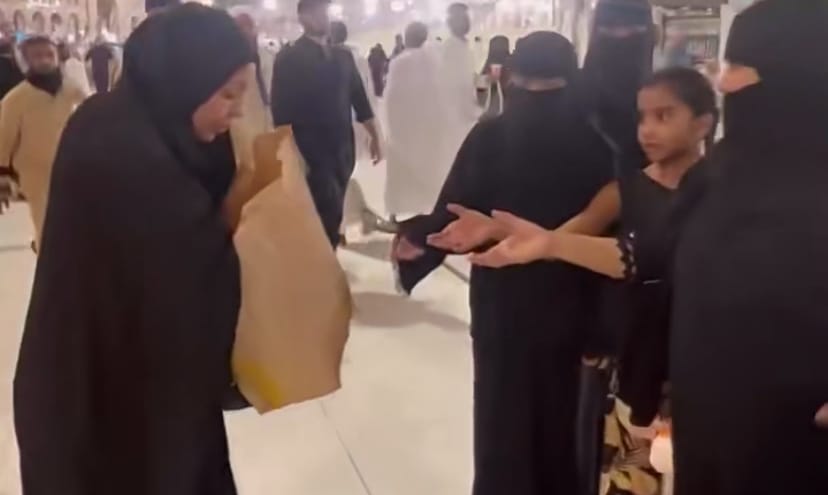 (Vidéo)- Rupture de jeûne : Viviane distribue  des repas à La Mecque