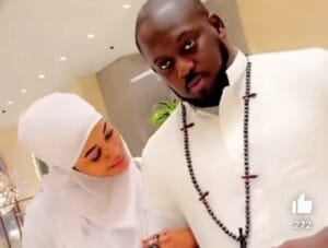 (Vidéo) : Aïcha Rassoul et Aziz Ndiaye complice à La Mecque