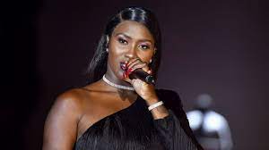 Aya Nakamura s&rsquo;amuse en chanson de ses détracteurs