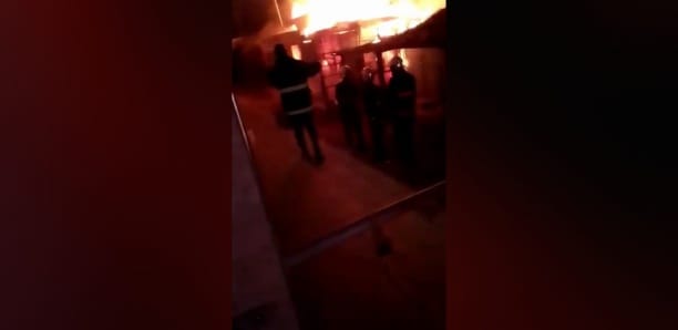Mbour : un incɇndie consume cinq magasins au marché central