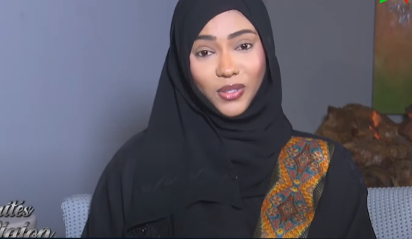 (02 photos) : Voilée, Racky Aidara ravit les téléspectateurs