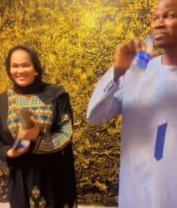 (Vidéo) : Surprise ! Khass offre une belle maison à Soumboulou Bathily