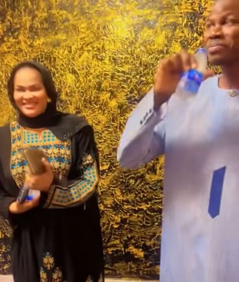 (Vidéo) : Surprise ! Khass offre une belle maison à Soumboulou Bathily