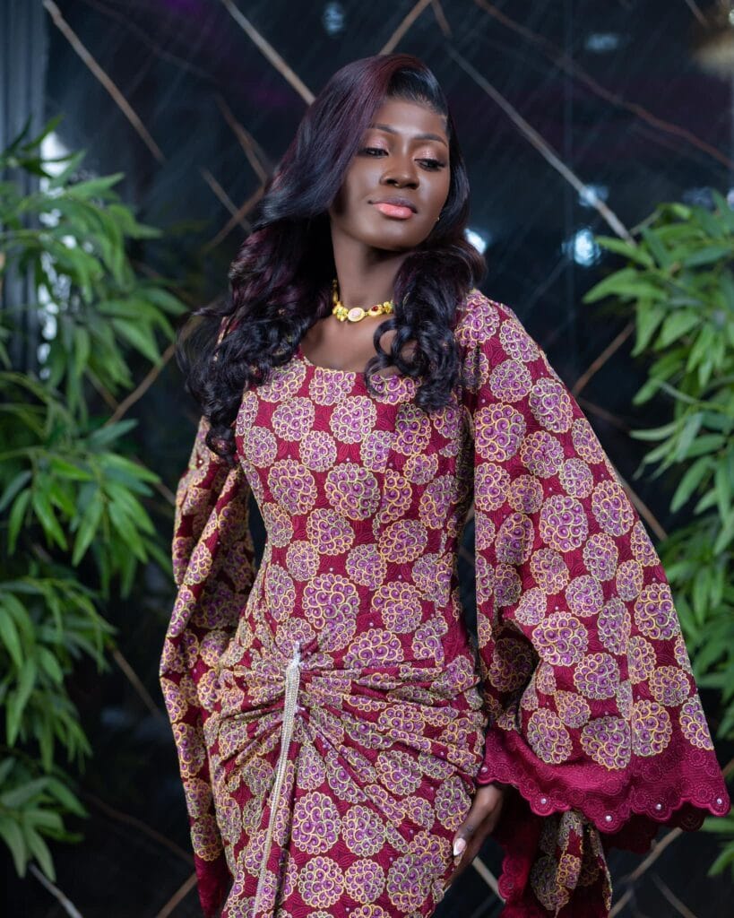 (Photos)- Élégance Korité : Dieyla resplendit dans une tenue raffinée”