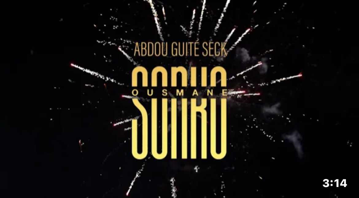 (Clip officiel) – Abdou Guité Seck dévoile le clip de son hit, « Ousmane Sonko ».