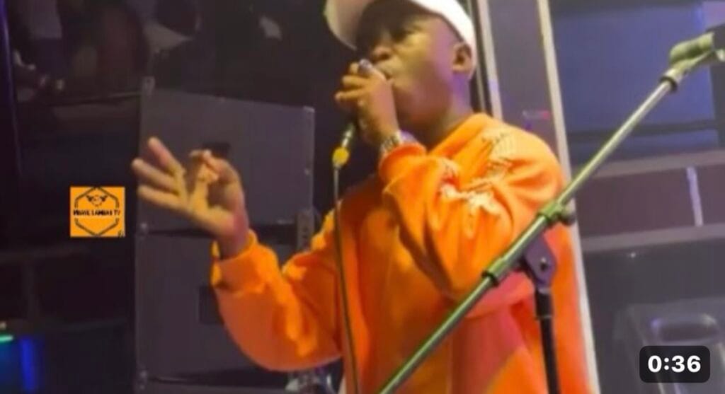 (Vidéo) – Concert: La colère de Sidy Diop après le bloquage de Mame Ndiaye Savon à la porte.