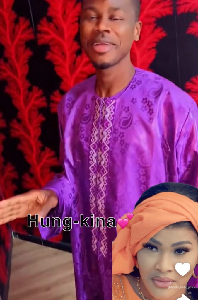 (Vidéo)- Korité  : Soumboulou dans la peau d’une griotte devant Khass