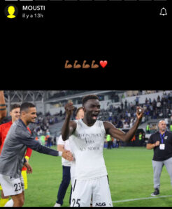 (02 photos) : Moustapha Name rend hommage à son « goro » décédé après son match
