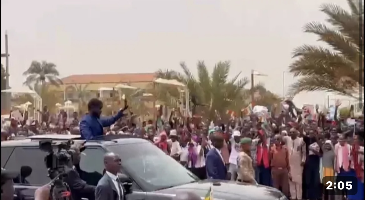 (Vidéo) – Guinée Bissau : Le président Bassirou Diomaye accueilli comme un roi…