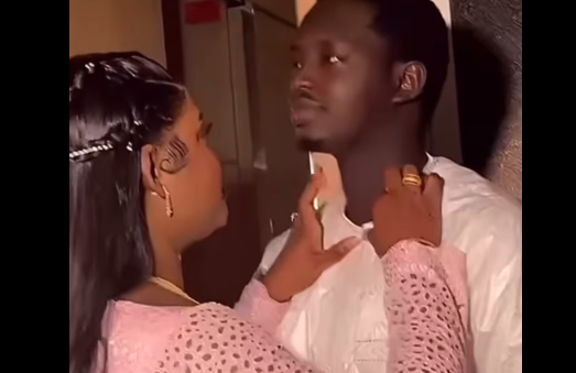 (Vidéo) : Le geste très coquin de Maman Aziz Ndiaye à son mari séduit la toile