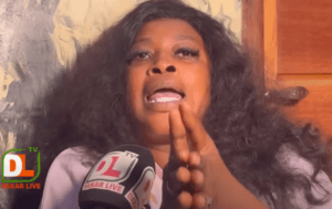 (Vidéo) – « Ma yakk Papa Boy Djiné » Furieuse, Ndeye Gueye répond au marabout: « Trop c&rsquo;est trop… Bou beugué nama rayy »
