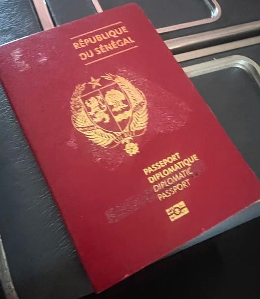 Les passeports diplomatiques des ministres de Macky Sall suspendus