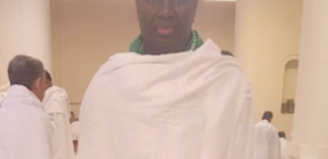 Photo : Salam Diallo aperçu à la Mecque