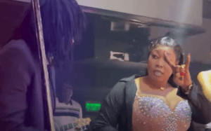 (Vidéo) : Ticket Laobé débarque à la soirée de Wally Seck et casse la baraque avec sa danse