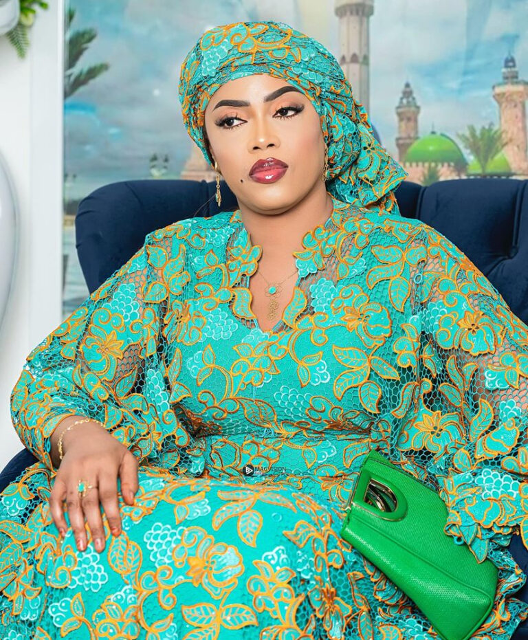 (03 photos)- Milliardaire, Sokhna Aïda Diallo lance quand même sa boutique