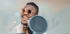 (Clip officiel) – Fallou Benjamin sort un nouveau clip « Mbalakh (Tengué).