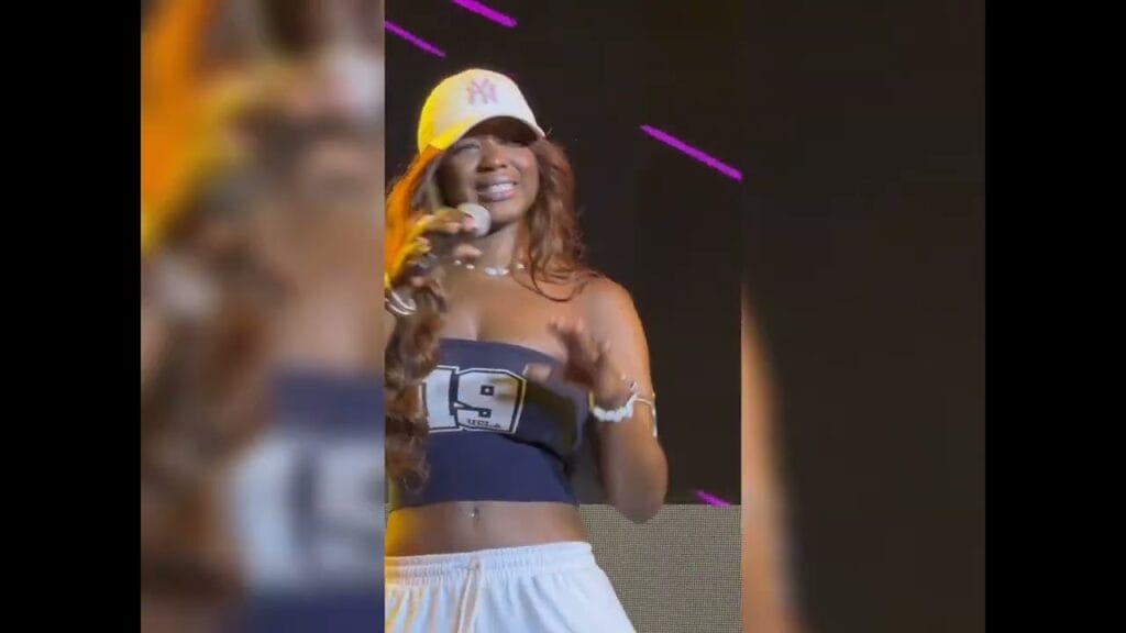 BAL 2024 : Percing au nombril? habillement §sexy, danse §ensuelle, Mia Guissé casse tout