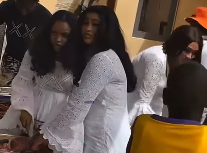 (Vidéo)- Tabaski chez Aziz Ndiaye : Miss et Aïcha Rassoul en blanc se charge de la grillade