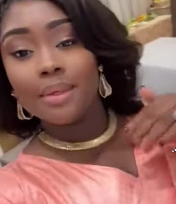 (Vidéo) : Maman, la fille de Aziz Ndiaye radieuse en robe