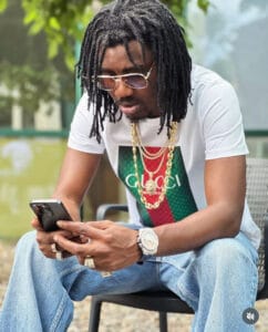 (04 photos) : Le look bad boy de Wally Seck fait sensation sur la toile