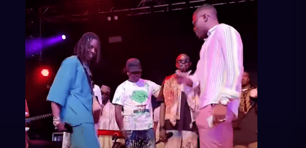 (Vidéo)- Mario Mbaye réapparait à la soirée de Wally Seck et l’arrose de billets