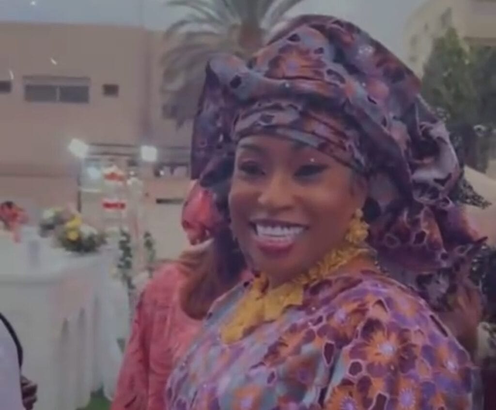 (Vidéo)- Mami Camara, l’ex femme de Youssou Ndour éblouit au mariage de Zeyna Ndour