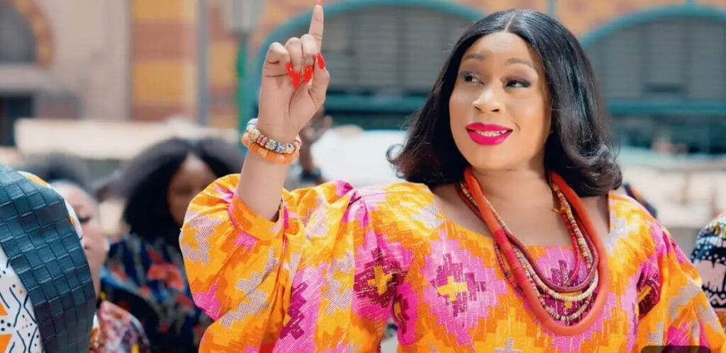 (Clip officiel) – « Defma Reine », Aïda Samb merveille ses fans…