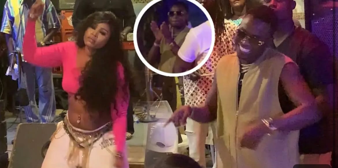 (Vidéo) – Ndeye Ndiaye Banaya et Sidy Diop partagent la scène après leur séparation…