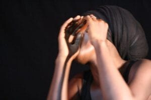 Une mère célibataire arrêtée avec 16 préservatifs