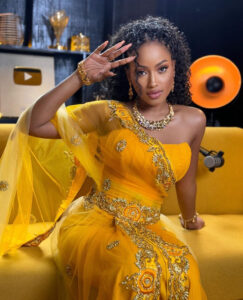 (04 photos) : Eva, la présentatrice de Confidences, éblouissante en mode indienne
