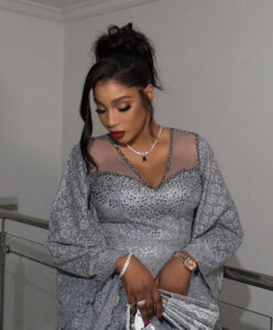 (04 photos) : Mouna, la niarel de Cheikhou Kouyaté sublime en gris souris