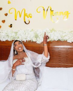 (06 photos) : Maman Diallo, l&rsquo;animatrice de la Sen Tv s&rsquo;est mariée.